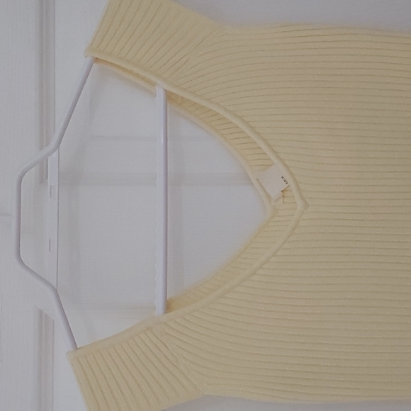 Sleeveless knit top - Picture 2 of 4